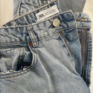 ZARA Ripped Mom Jeans